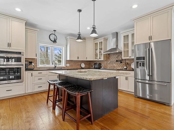 4th image of 69 Pearson Dr