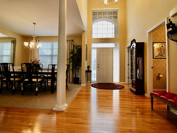 3rd image of 47624 Lindenhurst Blvd #7