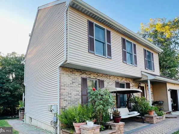 6 Greenwich Ct, Newark, DE 19702