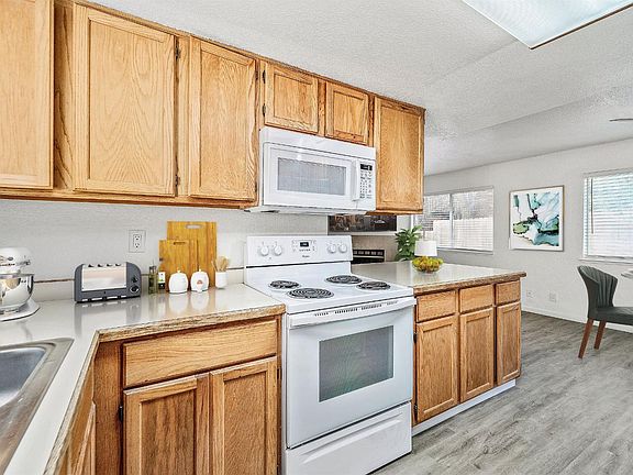 4th image of 3312 La Canada Dr