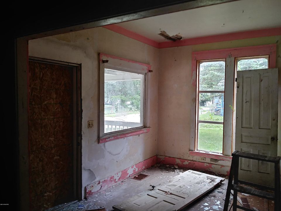 2nd image of 105 Frisbie Ave