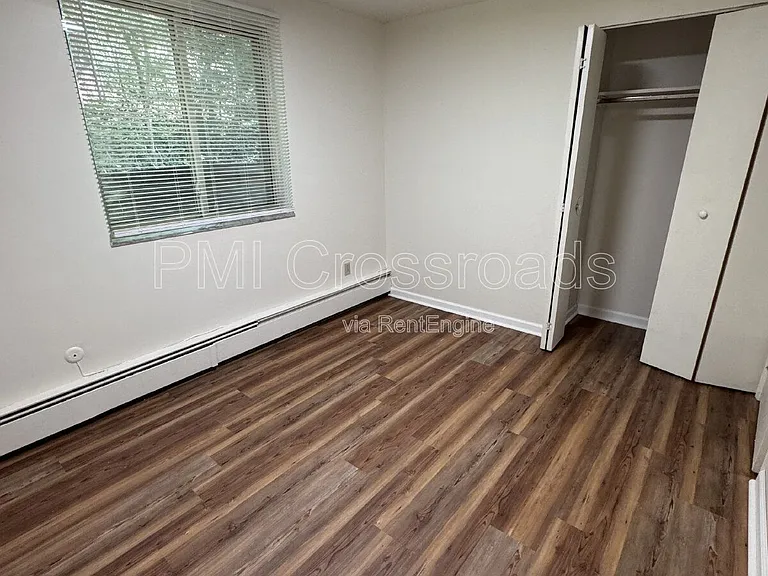 2323 Newton St #4 — Photo 10