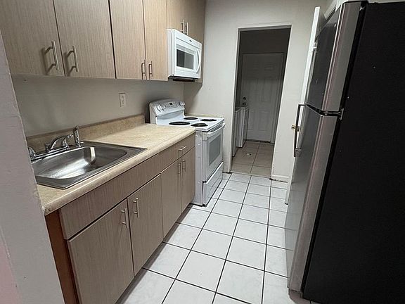 3rd image of 900 NW 17th Ave E