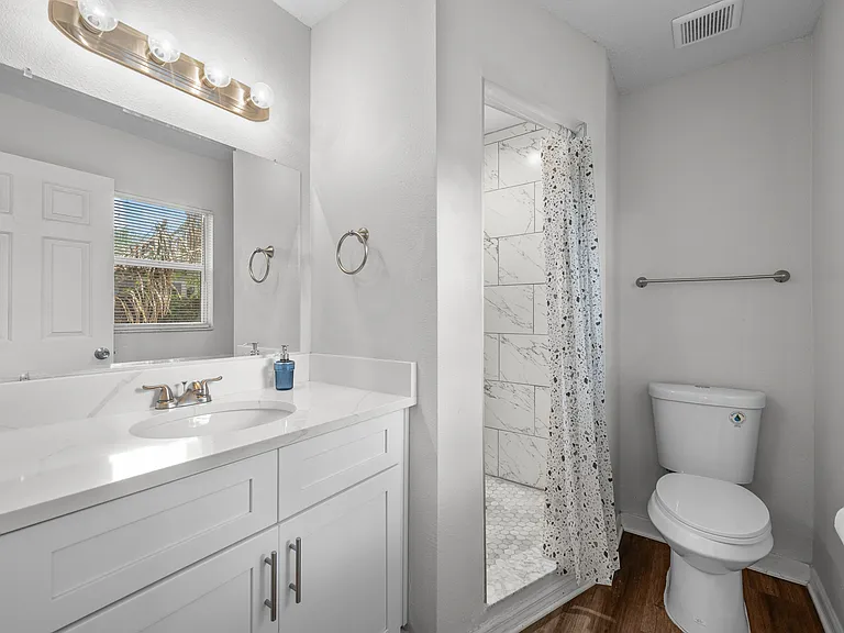 8013 N Alaska St — Photo 10