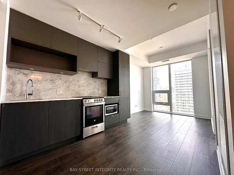 100 Queen St E #2902 — Photo 4