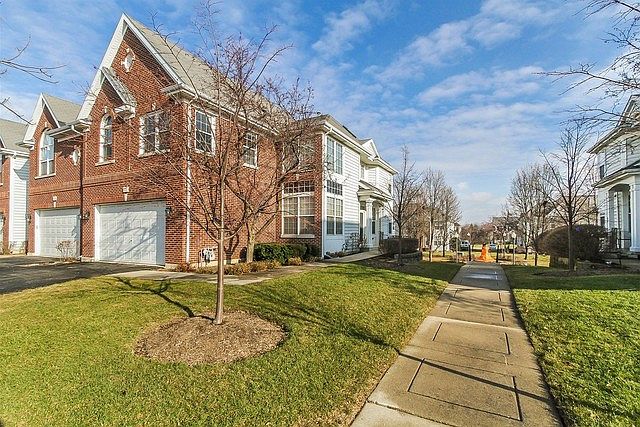 1st image of 121 Allerton Dr #121