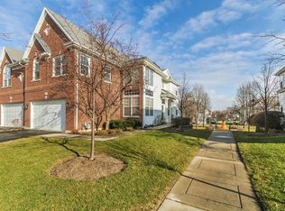 121 Allerton Dr #121, Schaumburg, IL 60194