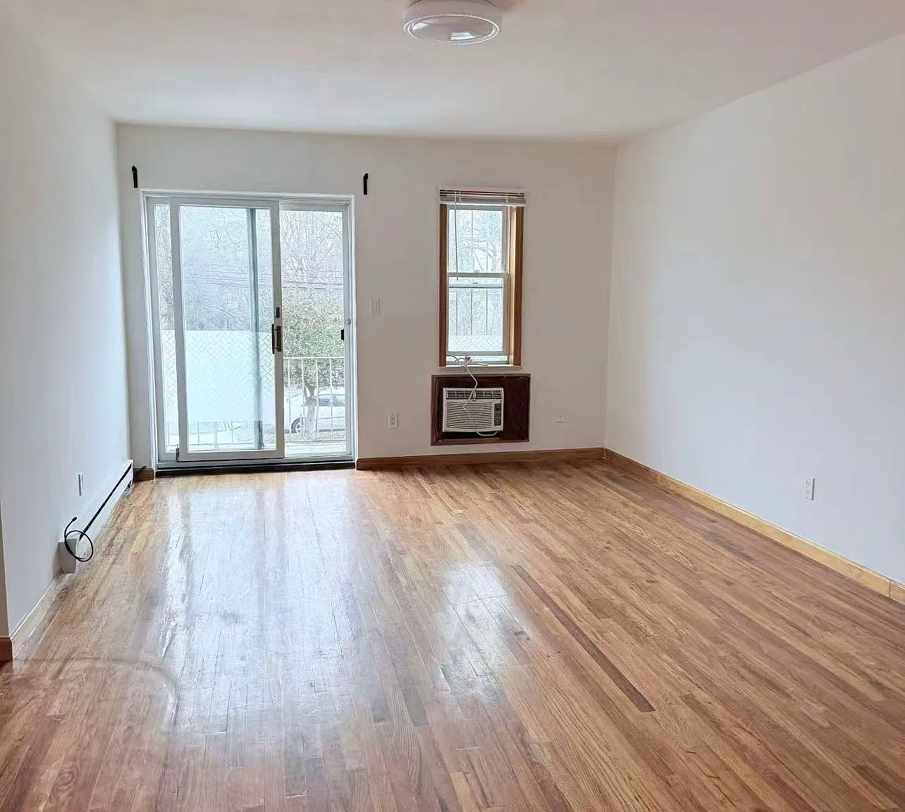 3 bed, 1200 sqft, $3,200 — Photo 4