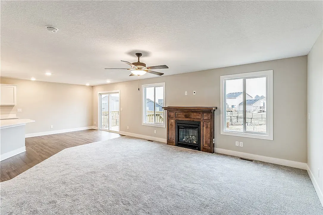 4 bed, 1809 sqft, $2,450 — Photo 2