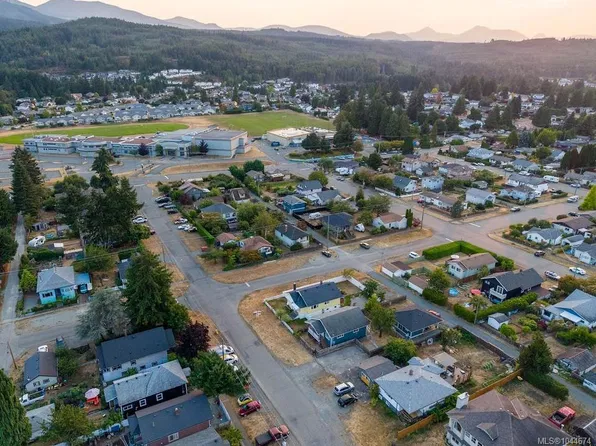 426 & 426A Buller St, Ladysmith, BC V9G 1T4
