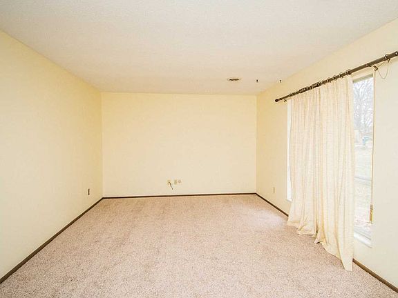 3rd image of 2705 Prospect Ave