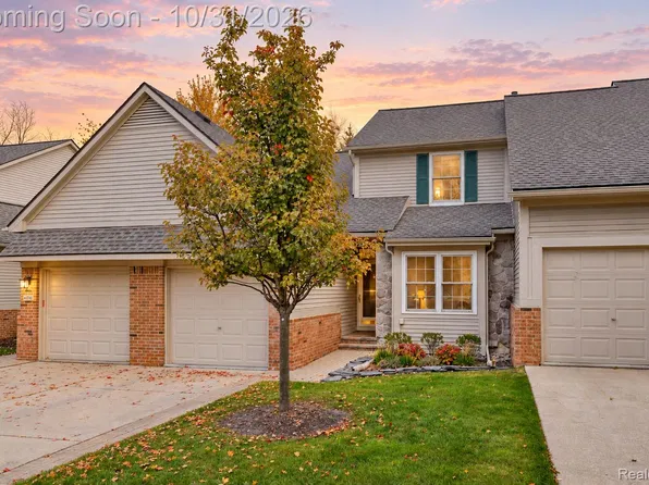 41935 Cantebury Dr, Novi, MI 48377