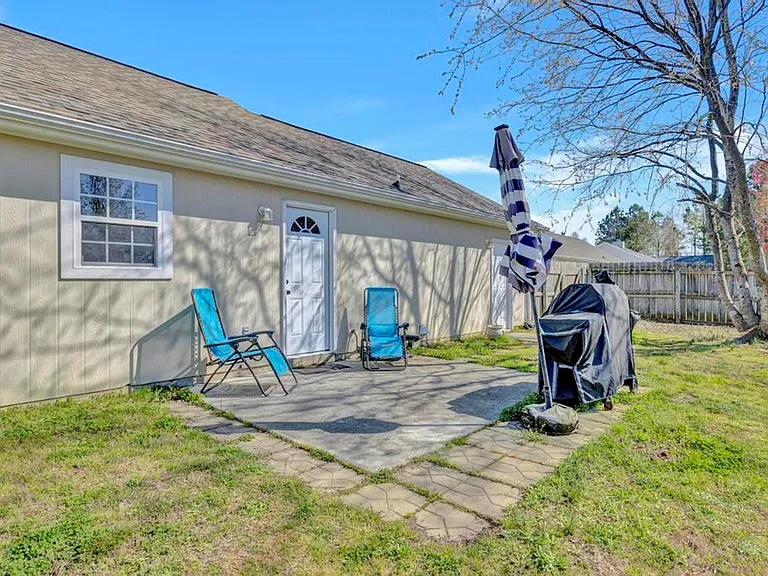 110 Foxlair Dr — Photo 17