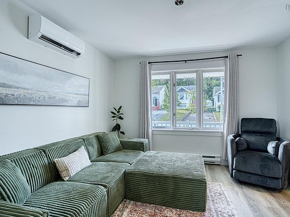 5th image of 70 Armcrest Dr