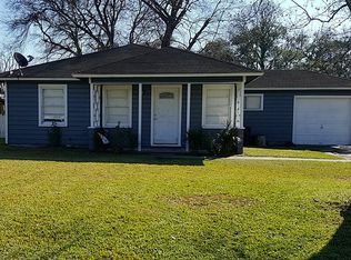 1208 Chevy Chase Dr, Angleton, TX 77515