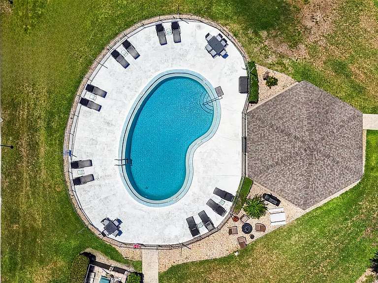 44-web-or-mls-Windward Cove DRONE (1 of 1)_06052026