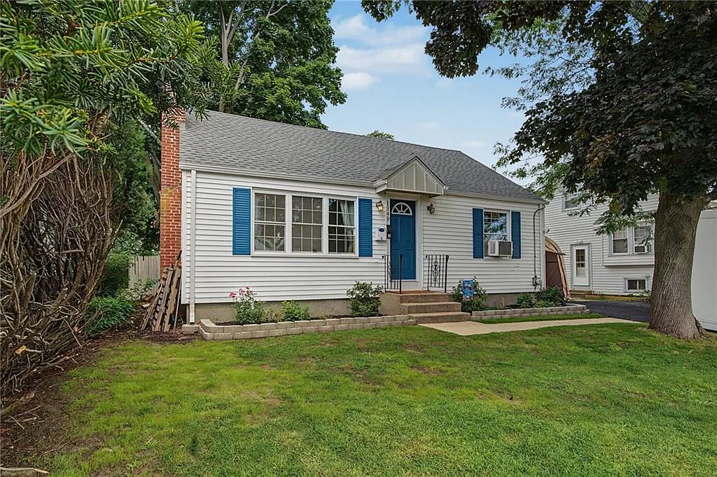 3 bed, 1.5 bath, 1344 sqft, $3,000 — Photo 1