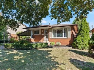 37 Goldfinch Rd, Hamilton, ON L9A 3W8