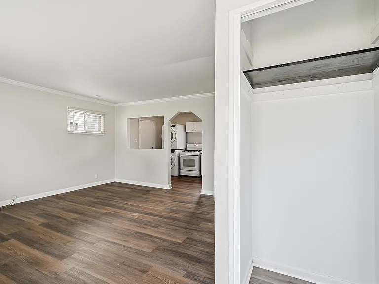 28311 Waverly St — Photo 3