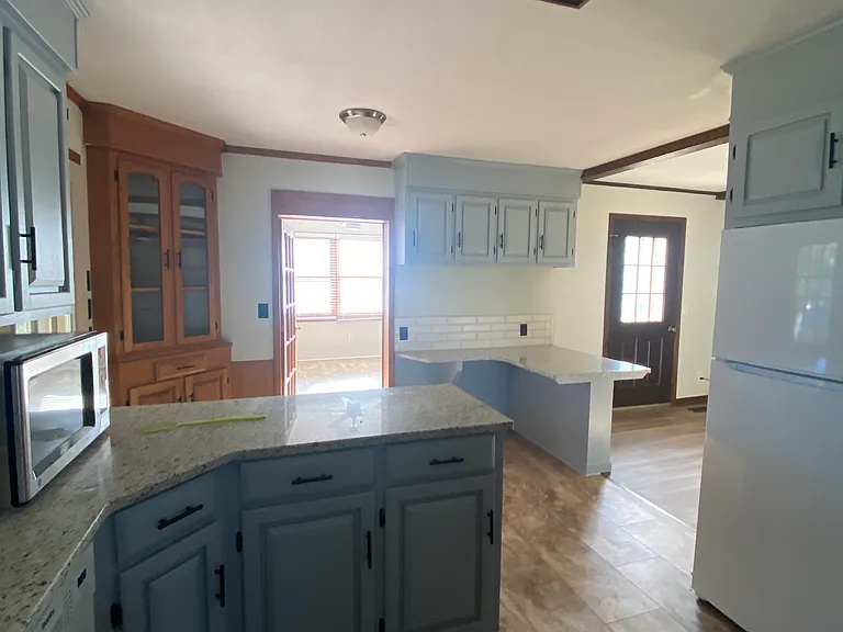 1806 E Spring St — Photo 16