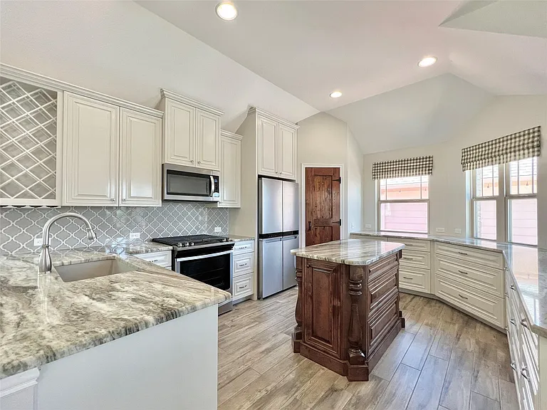 401 Arabian Colt Dr — Photo 8