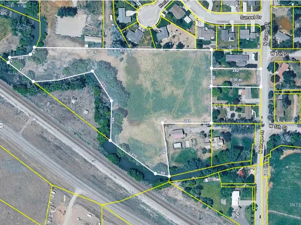 307 N Grape St, Shoshone, ID 83352