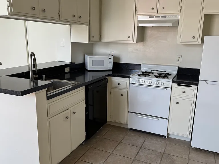 14 N Fair Oaks Ave #302 — Photo 6