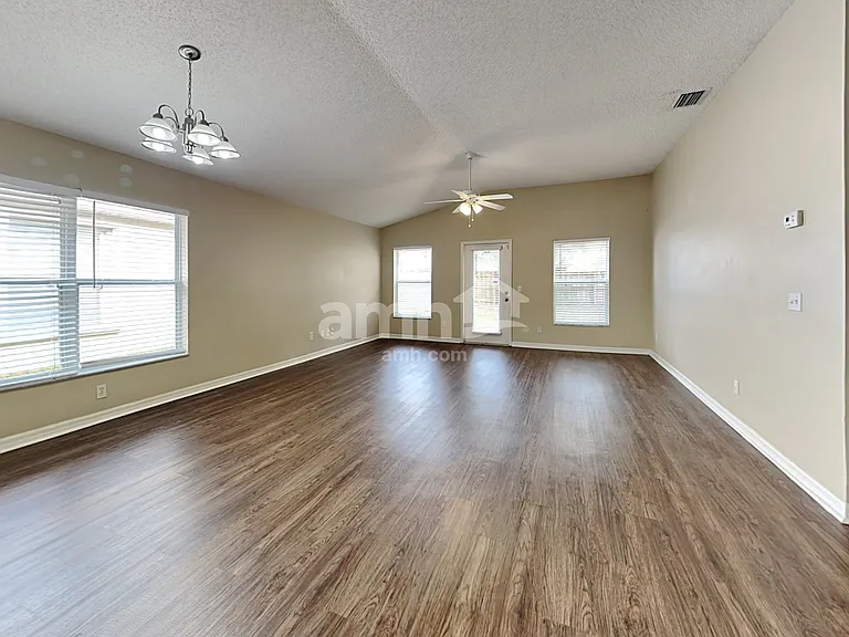 554 Sedgewood Cir — Photo 6