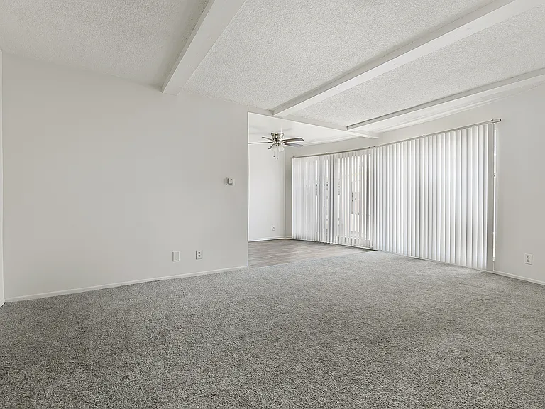 Inglewood Palms Apts — Photo 11