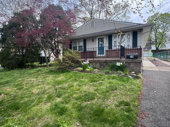 25 Church St, Willow Grove, PA 19090