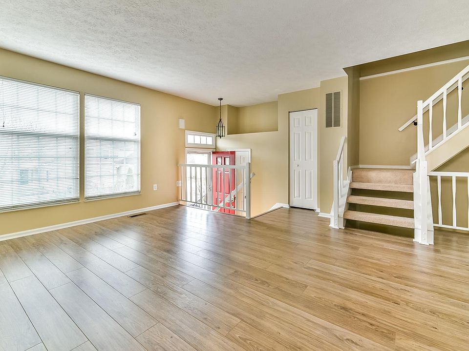 1st image of 240 Clearbrook Ct