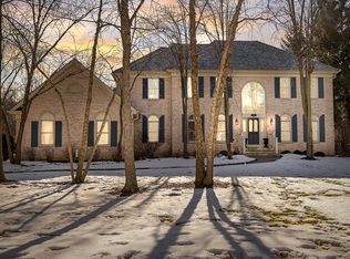 325 Camelot Ln, Libertyville, IL