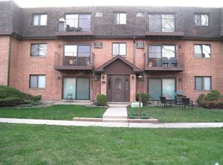 920 S McKinley Ave APT 2A, Arlington Heights, IL 60005