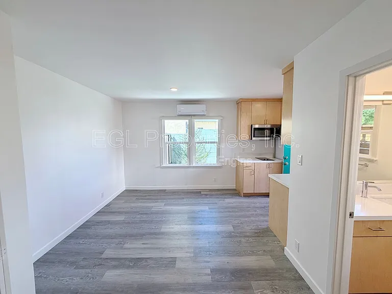 4239 1/2 W 64th St #4239-1/2 — Photo 8