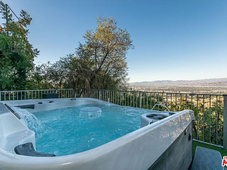7177 Pacific View Dr — Photo 24