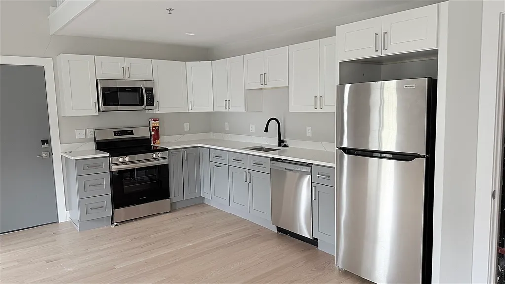 1 bed, 1.0 bath, 700 sqft, $2,695 — Photo 2