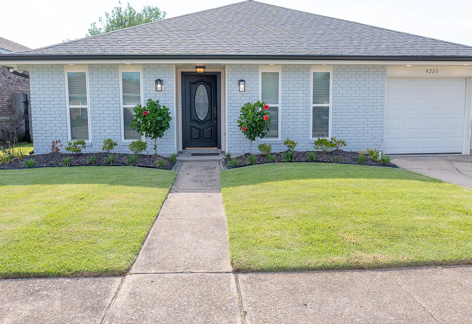 4 bed, $4,500 — Photo 1