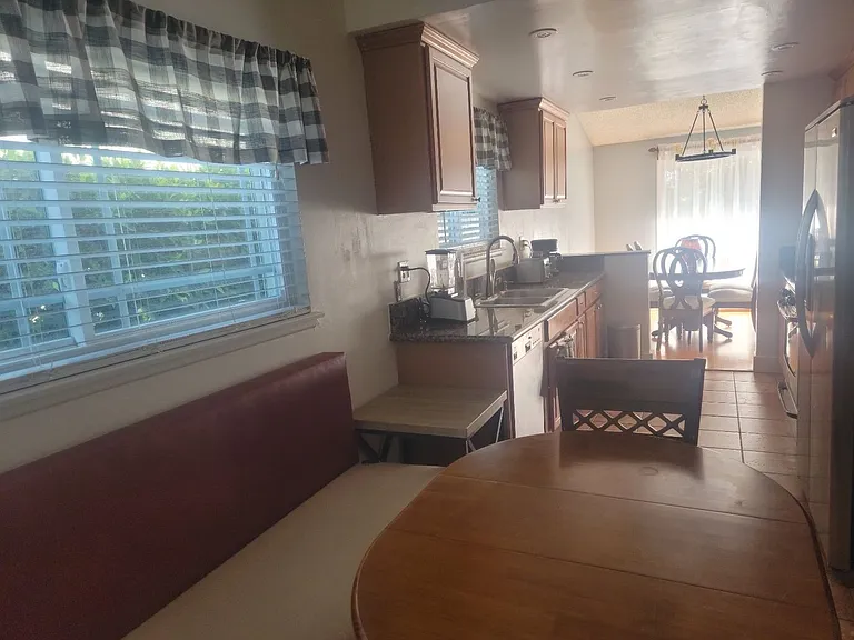 11427 Stranwood Ave — Photo 6