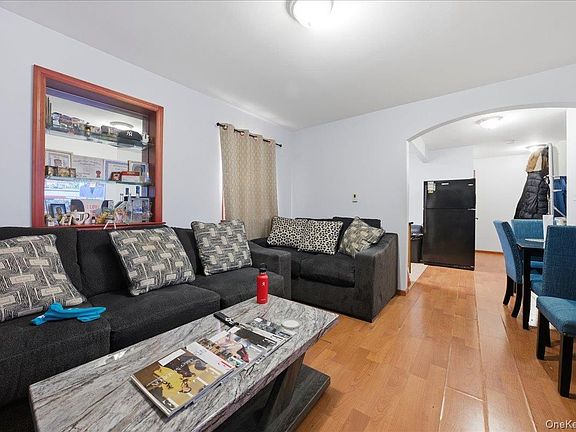 4th image of 3544 -3546 Laconia Avenue