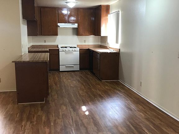 4th image of 14118 Cordary Ave APT 27