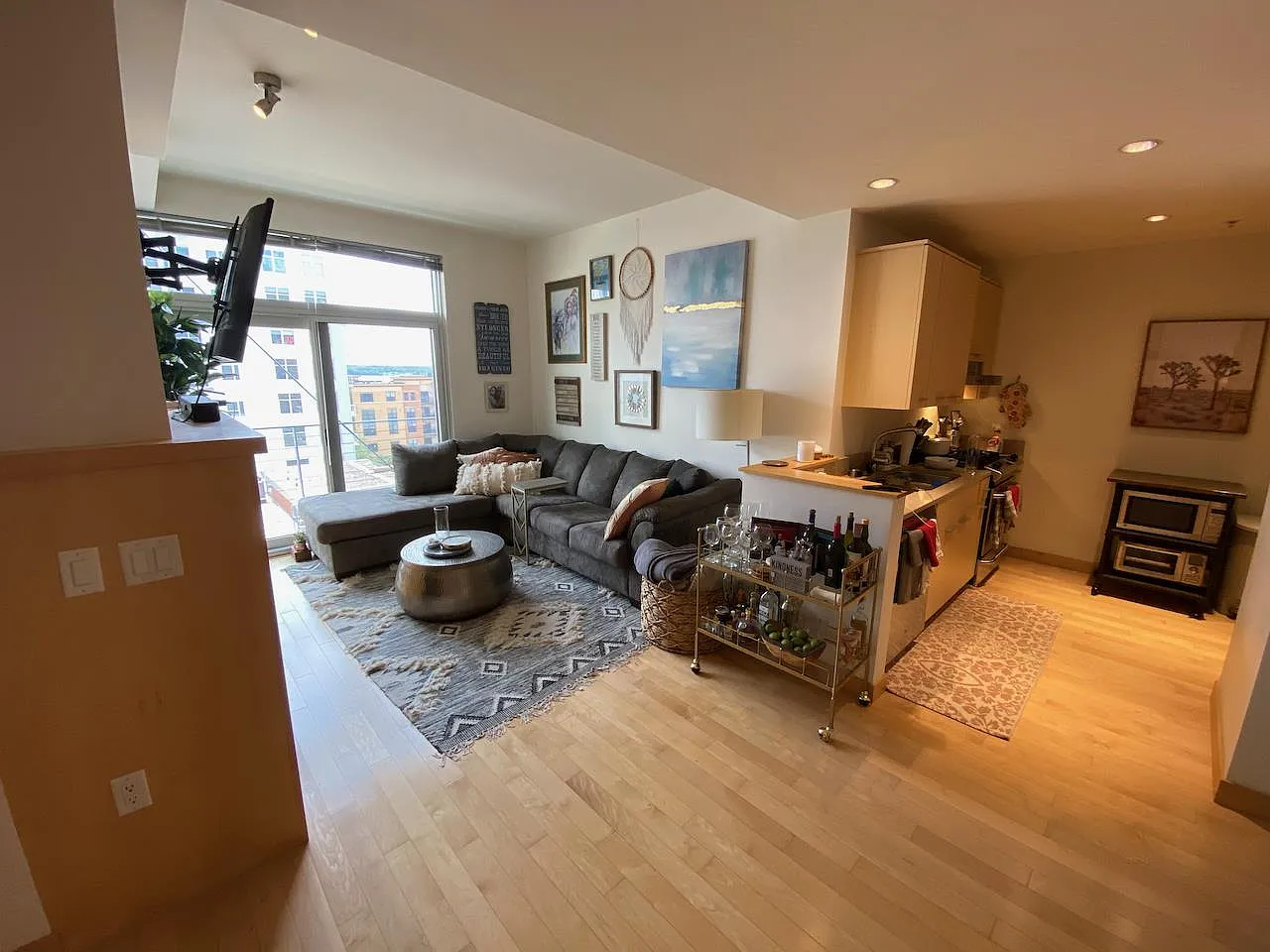 1 bed, 1.0 bath, 615 sqft, $1,700 — Photo 3