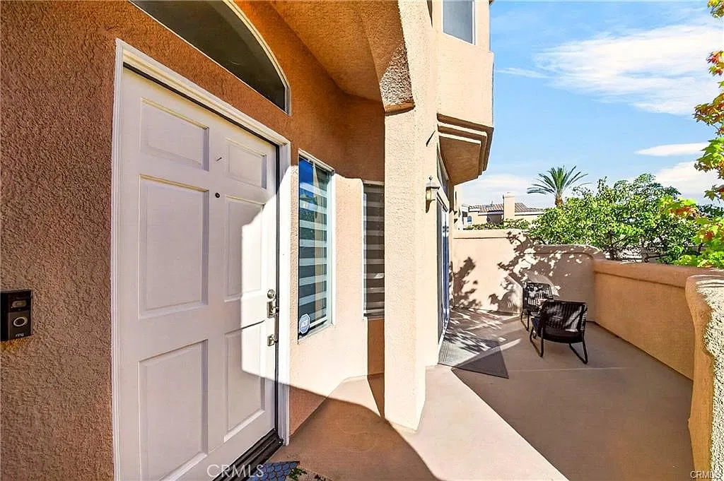 3 bed, 2.5 bath, 1811 sqft, $5,500 — Photo 1