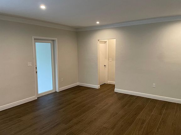 3rd image of 5414 Orduna Dr #B