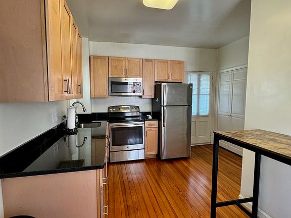 4th image of 109 Elm Ave SW #B