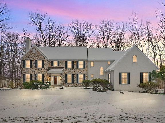 2nd image of 820 Elderberry Ln