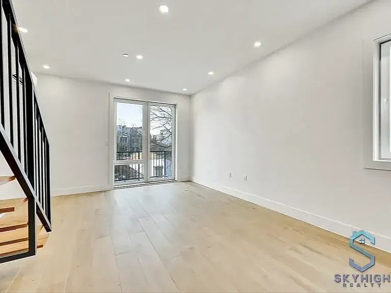 1696 Pacific St #PENTHOUSE — Photo 3