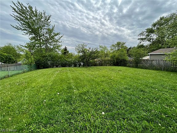 5th image of 2648 Clermont St