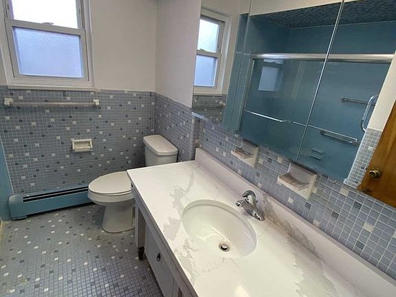 5th image of 420 Commercial Ave #1