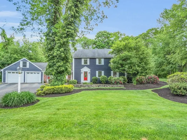1 Garrison Heights Dr, Oxford, MA 01540