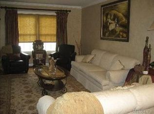 28 Country Lane Dr, Kings Park, NY 11754